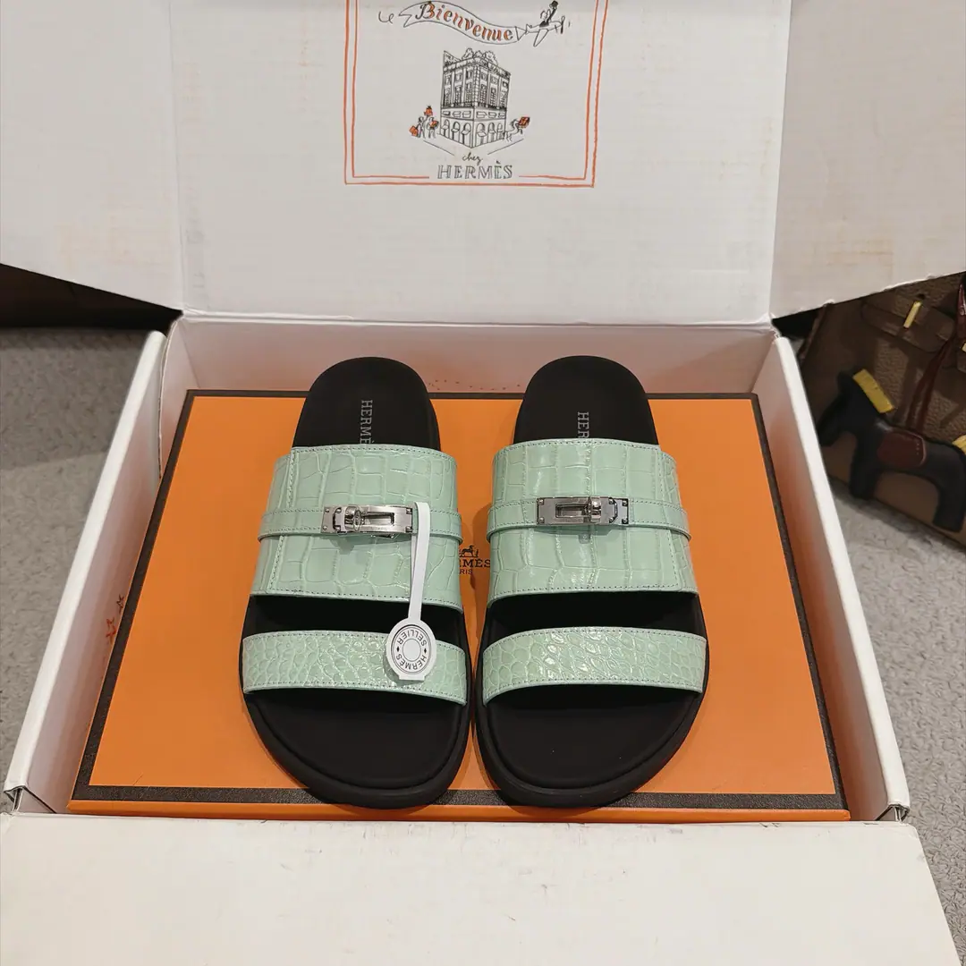 The big and big crocodile skins out of the factory. Men➕Hermes Shoes. Uncle's slippers. ♪ Fresh and fresh ♪ ～The fashion is so refreshing. Not much to explain., I know everything I've bought., Customized steel pureKellyDeduction of hardware accessories ✅TPUSlipboard Base ✅Female size35-39 （40.41.42I'll make sure I don't change it.）Men:40~44（45.46Customize or not change） ✅With double bags..Card.Certificate.Handbag.