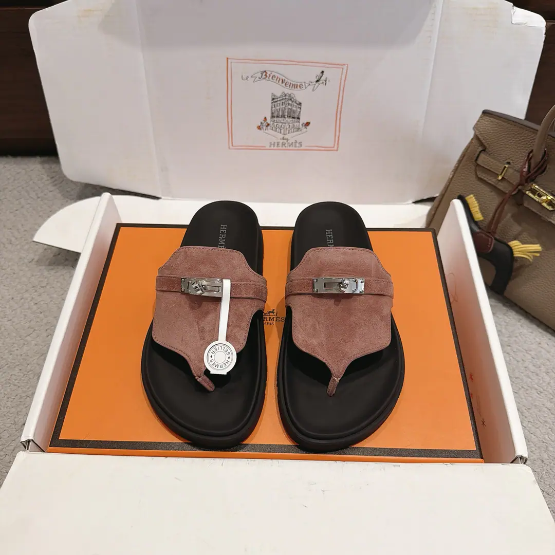 『 New Colour🆕 』Get out of the factory. Hermes I'm in love with you, Max. Classic Uncle tow-toe. Empire Shoes Series———————————Fashion is a lot more than a couple of days. It's super comfortable. Every detail is perfect. OriginalswiftCowskin./- Oh, Pete. Original1:1A single-maned steel.KellyThe hardware button./Original private model ▪️SIZE: 35~41（40.41.42Customize or not change）