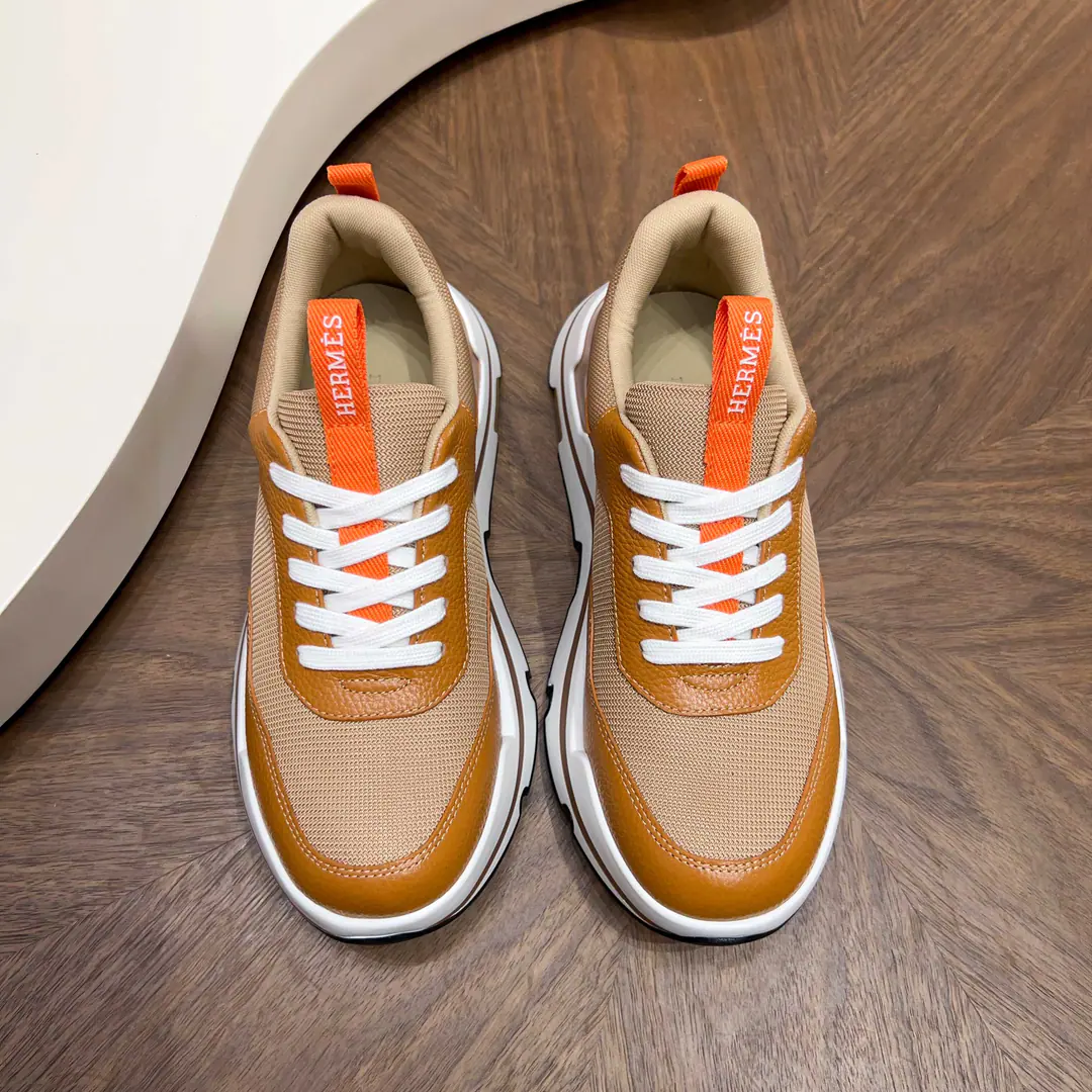 Hermes A thick-deck man's sneakers. Skins of cattle and sneakers., It's symbolic.HDetails. The modern shape of contrast design that creates a sense of motion. Imported cattle skin+In the cow's skin.+Over-reflection light base Size:39-44(38.45Custom）