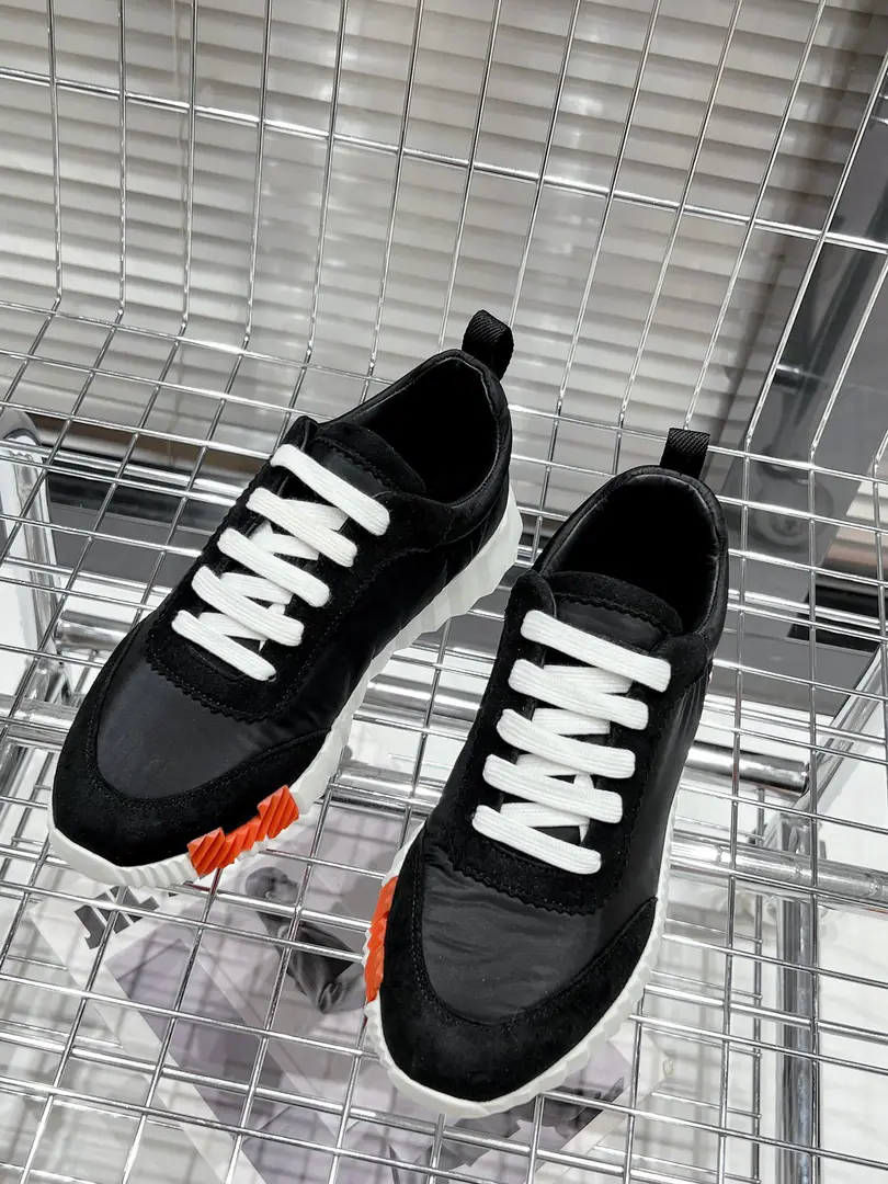 Top Version🆚 【Hermes 】22 fe new arrival~Autumn and winter money. Bouncing Couples.👫Sports shoes The most comfortable shoes in love with horses., No, I don't.1⃣️, It's a nice, light foot., You don't get tired of shopping.👍 The whole thing. The hand feels good., She's beautiful and she's got a lot of clothes., It's light and comfortable. It's so light. Sports and leisure are the two things. Step on it.💩That's great.！ 30+The match between the sexes..You can choose whatever you want., There's always something you want.~ ✔️Fabulous.:The Queen of the High-Silenced Lamb.+Original single-blue sheet ✔️Uchi.:The imported inlet was for silk and sheep. ✔️Otsumi!:AdoptionIP+TPU(Multi-colour Letters)German technology exposure machine seamlessly combined ✔️Codes:Women35-41Men38-46 🎁Top class. Synchronize full packaging