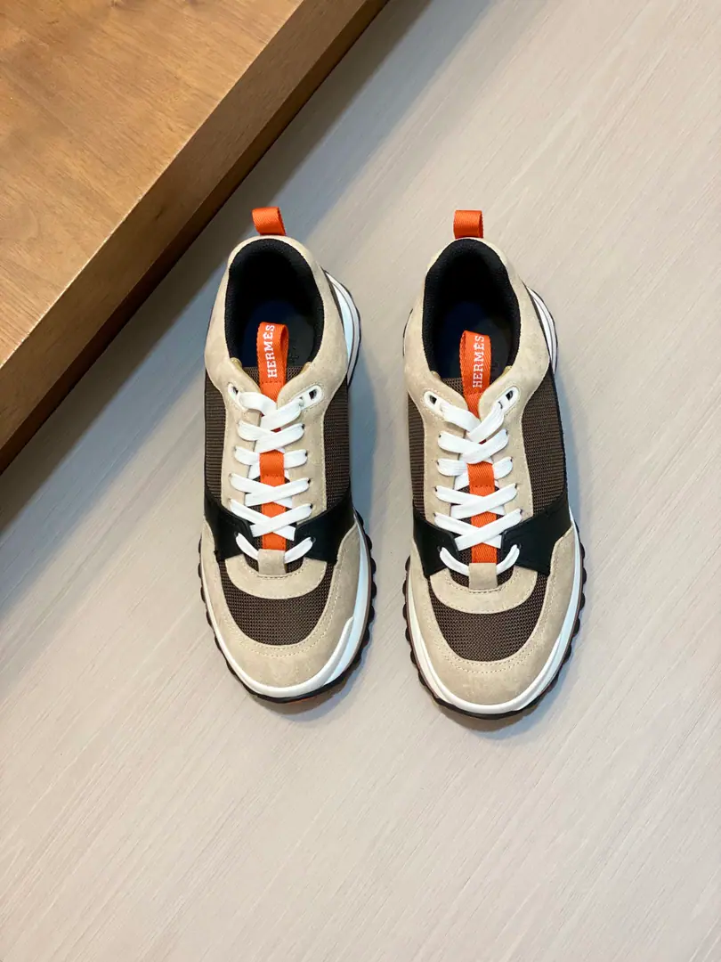 Hermes/I love the shoes of the horses.LeaderSports shoes The raw materials of the Russians., Original purchase1:1Development, Market top version, Support comparison This sneaker uses a fury of cow leather., Skins and pony leathers to the shoes., The skin of the cow is lined with a stamped logo, and the foot of the cow is set., Combination of the colored layerTPUOtsumi!, Inspire natural coloursVstripes, Slipperproof grinding.. The shoe tongue and the back heel were weaved., A simple style of fashion, It's easy to build a 100-packed fashion style., The upper foot is comfortable.！Dustproof bag with original box！ Size: 39-40-41-42-43-44（45.46Make a reservation.）