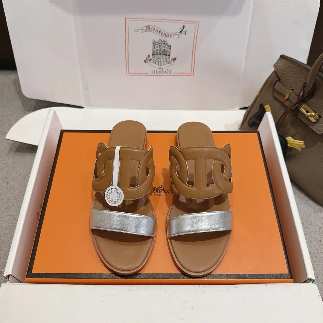 Get out of the factory. Hermes I'm in love with you, Max. Laguna Shoes Series———————————Fashion is a lot more than a couple of days. It's super comfortable. Every detail is perfect. OriginalswiftCowskin./- Oh, Pete. Original1:1A sole shoe./The original private model is a big one. ▪️SIZE: 35~41（40.41.42Customize or not change）