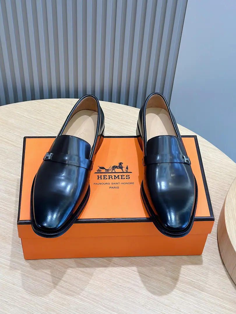 HermésI love horses.－That's a big one. A gentleman of grace., A pure handmade softness and a beautiful color.！Let's get these shoes., Take you back to the classics.. Imported cattle and shoes.＋In the cow's skin.＋That's a big one. Size:39-44(38.45Make a reservation.）