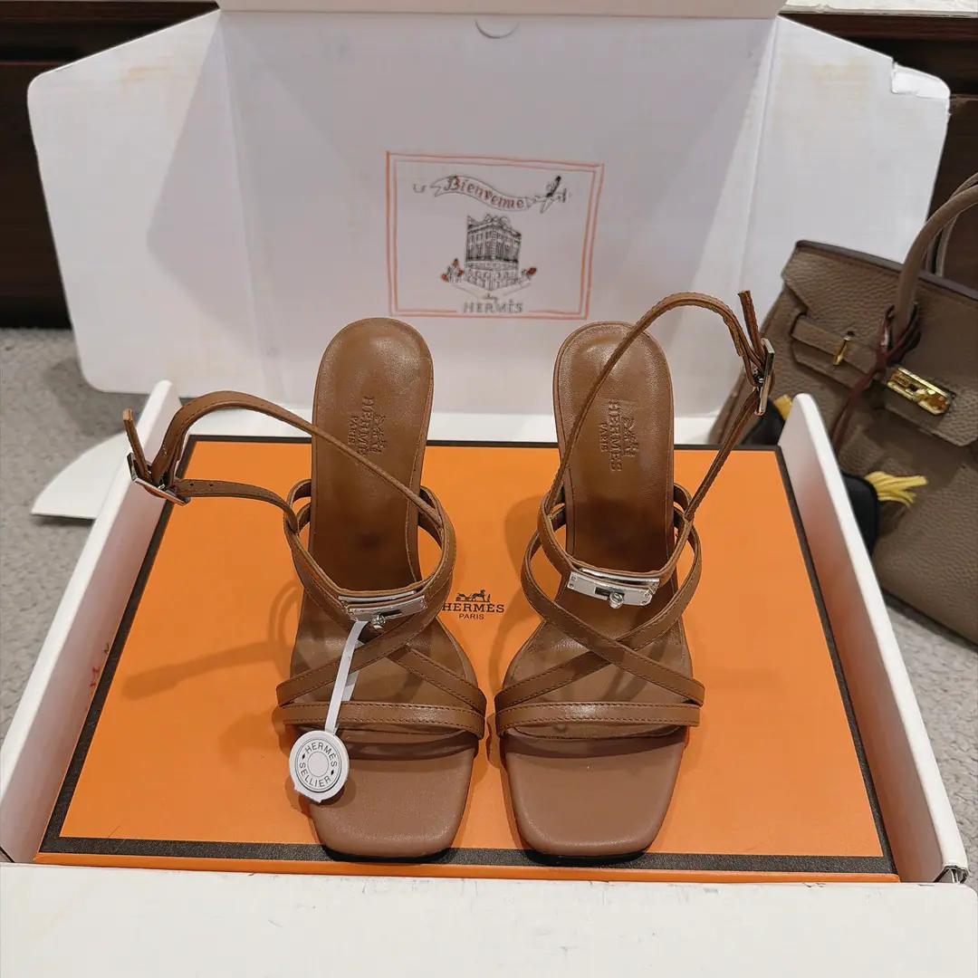 【10.5cmGroup Chart】Get out of the factory. Hermes I'm in love with you, Max. Muse High heels.———————————Fashion is a lot more than a couple of days. Combining brand-new steelKellyBlock It's super comfortable. Every detail is perfect. Cotted with color-teletoned, pure shoe buttons Design is simple and fluid. ♪ Make fashion so soft ♪ Original calf skin original1:1A sole-model shoe heel./The original is really a big one. ▪️He's tall.:10.5cm 7cm 4cm Three and three. ▪️SIZE: 34-43（34.40.41.42.43Customize or not change）