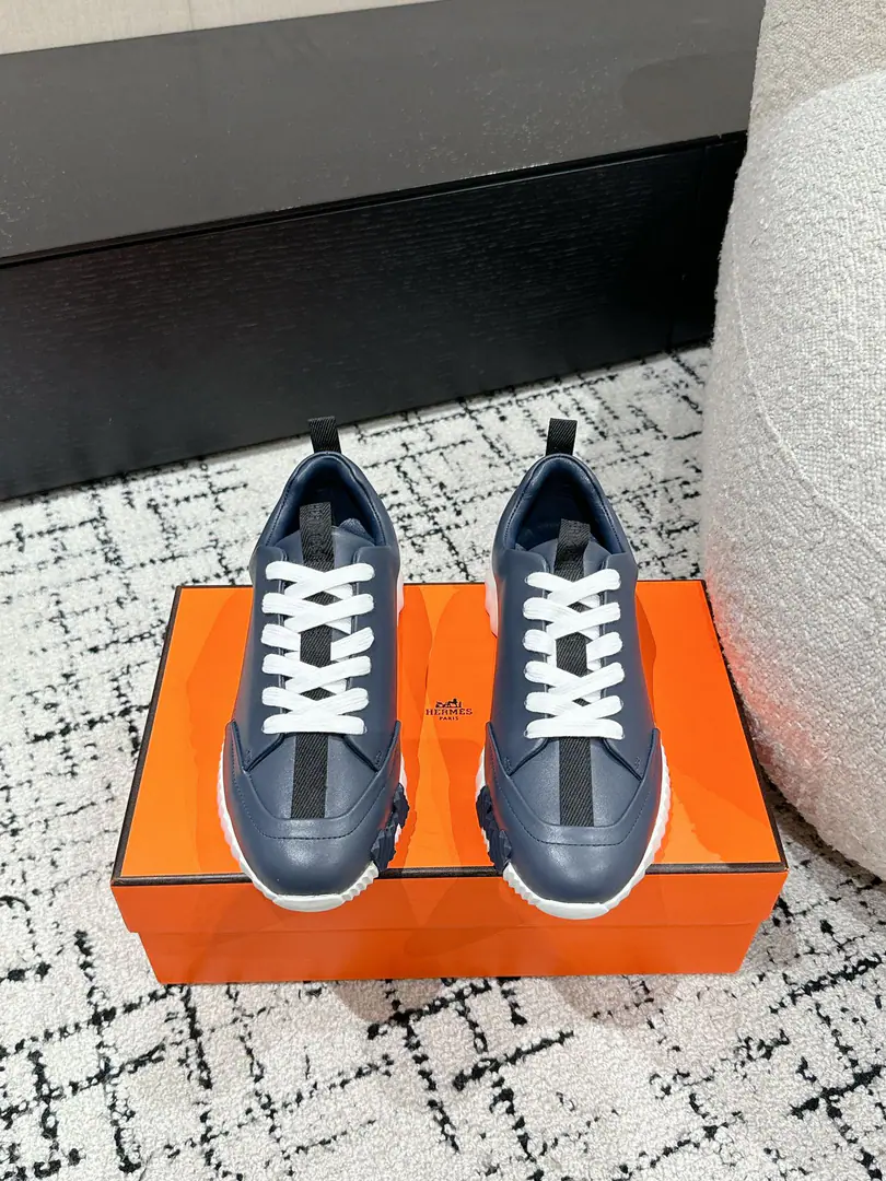 #Top Version Couple money. Hermes I'm in love with you, Max. 24/ fe new arrival~ Autumn and winter money. Bouncing Couples.👫Sports Leisure shoes. The most comfortable shoes in love with horses., No, I don't.1⃣️, It's a nice, light foot., You don't get tired of shopping.👍 Bullskins.+Wire Nice touch., She's beautiful and she's got a lot of clothes., It's light and comfortable. It's so light. Sports and leisure are the two things. Step on it.💩That's great.！ ✔️Fabulous.:Imported cattle skin ✔️Uchi.:The imported inlet was for silk and sheep. ✔️Otsumi!:AdoptionIP+TPU(Multi-colour Letters)German technology exposure machine seamlessly combined ✔️Size:#35-46(Women40.41Men45.46Do it.) 🎁Top class. Synchronize full packaging
