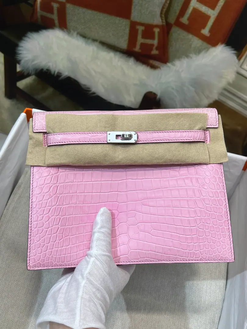 kelly 22 Dance bag. Silver-button cherry pollen.🌸 Importing the groves' skin. The Gulf crocodiles are making real-time footage. Three pairs.ZP Handcuffing process for the top import wax