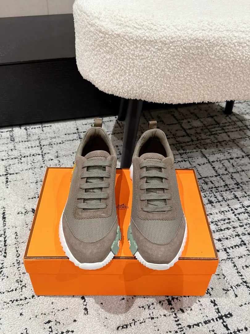 #Top Version Couple money. Hermes I'm in love with you, Max. 25/ Bouncing Couples. Sports Leisure shoes. The most comfortable shoes in love with horses., No, I don't.1⃣️, It's a nice, light foot., You don't get tired of shopping.👍Bullskins.+Wire Nice touch., She's beautiful and she's got a lot of clothes., It's light and comfortable. It's so light. Sports and leisure are the two things. Step on it.💩That's great.！ ✔️Fabulous.:Imported cattle skin/Cow-feat. ✔️Uchi.:The imported inlet was for silk and sheep. ✔️Otsumi!:AdoptionIP+TPU(Multi-colour Letters)German technology exposure machine seamlessly combined ✔️Size:#35-46(Women40.41Men45.46Do it.) 🎁Top class. Synchronize full packaging