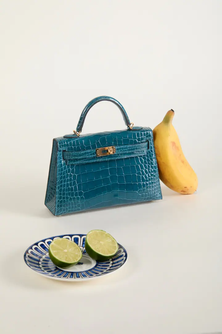 Prussia Green, Peru｜Mini KellyThe second generation of the Goliath crocodile ceilings. The cold-touched, dark-looking Prussia green., Bring your own blue and gray and multilayered muscles., The light becomes more and more intense.✨ The best choice is to import the bright-looking crocodile skin., Specs., The high-light paint is soaking., Every piece of scales brings a sense of light and light..