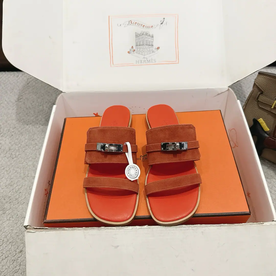 Get out of the factory. Hermes I'm in love with you, Max. Nina Shoes Series———————————Fashion is a lot more than a couple of days. It's super comfortable. Every detail is perfect. OriginalswiftCowskin./- Oh, Pete. Original1:1A sole shoe./Pure steelkellyThe hardware button./The original private model is a big one. ▪️SIZE: 35~41（40.41.42.Customize or not change）