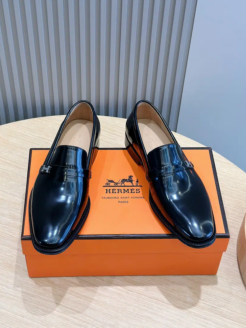 HermésI love horses.－That's a big one. A gentleman of grace., A pure handmade softness and a beautiful color.！Let's get these shoes., Take you back to the classics.. Imported cattle and shoes.＋In the cow's skin.＋That's a big one. Size:39-44(38.45Make a reservation.）