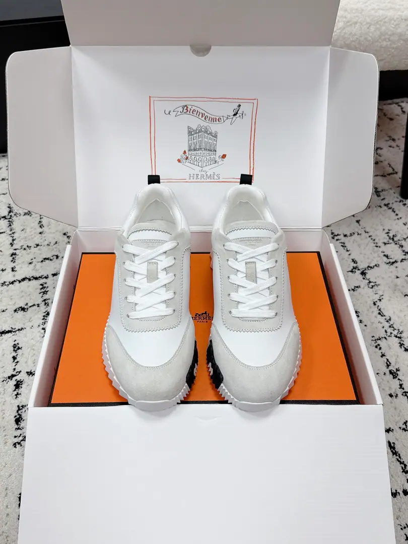 Aircraft box+20 #Requisition of couples Hermes I'm in love with you, Max. 26/ Bouncing Couples. Sports Leisure shoes. Original procurement development Original version one to one. Good stuff is not afraid of late.💗 ❤️Welcome to the comparison of quality material details.🆚 The most comfortable shoes in love with horses., No, I don't.1⃣️, It's a nice, light foot., You don't get tired of shopping.👍Bullskins.+Wire Nice touch., She's beautiful and she's got a lot of clothes., It's light and comfortable. It's so light. Sports and leisure are the two things. Step on it.💩That's great.！ ✔️Fabulous.: Original customized imports of cattle skin/Cow-feat. ✔️Uchi.: The imported inlet was for silk and sheep. ✔️Otsumi!: AdoptionIP+TPU(Multi-colour Letters)German technology exposure machine seamlessly combined ✔️Size: #35-46(Women40.41Men45.46Do it.)