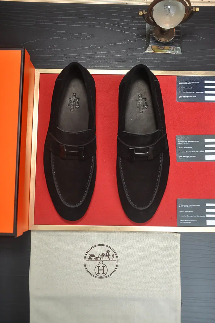 Get out of the factory. 【I'm in love with you, Max. HERMES】（In the cow's skin.）🍀Italian luxury.🍀He doesn't want the new style and the fancy colors., With its perfectness., Elegance, The classic style attracts successful men to wear leather shoes. This one's very, very comfortable., A simple and steady style would allow you to match any style.！The original version of the original version is not available.1:1Fine, We're more sophisticated in material., Imported cattle skin+In the cow's skin.💪💪💪It's a very good feeling.👍！.Codes: 38-45(45Custom)