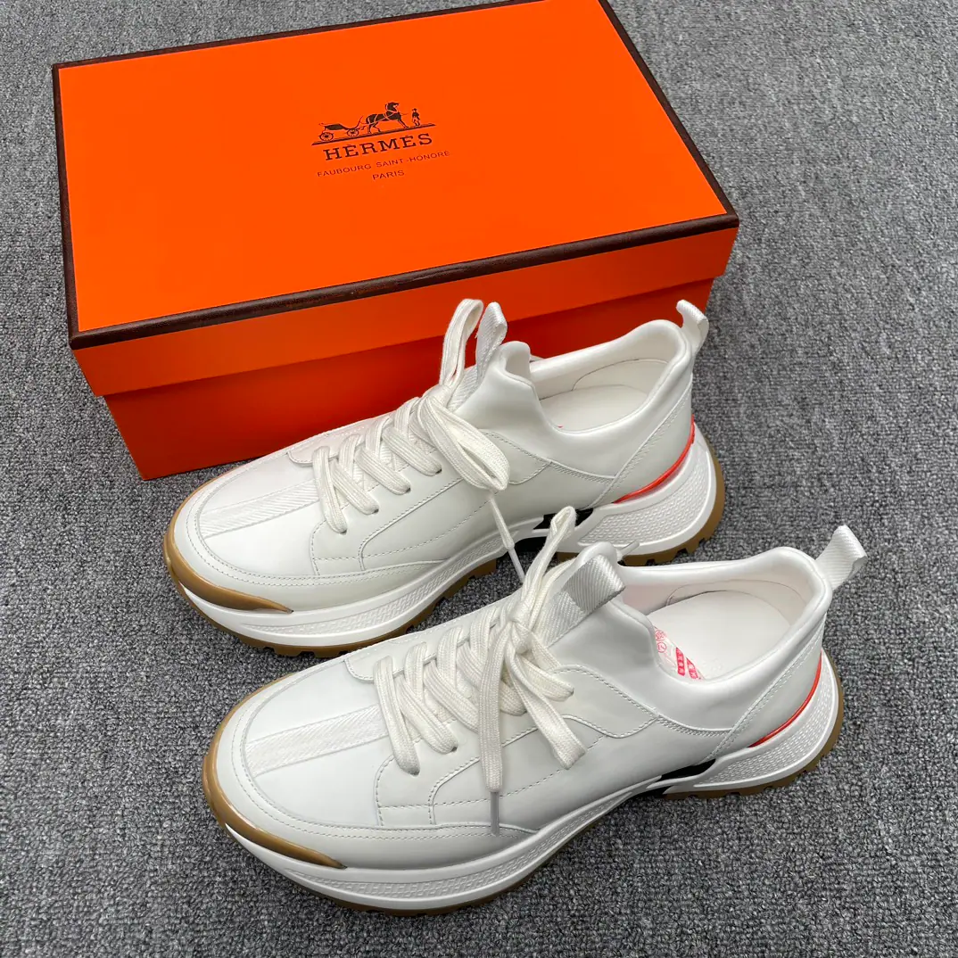 HERMES/I'm in love with you, Max.**Sports man's shoes. The shoe face is a high-tech Jersey fabric and a cow's skin.. Super-sized shoe bottom decorating geometry, It's symbolic.“H”Details, Make outdoor sports style. Honey rubber shoes. Bottom of white rubber., Black and orange rubber mossed green lambs are lined with black high-tech canvass inside the tweeds.！ Size: 39-40-41-42-43-44（38.45Make a reservation.）