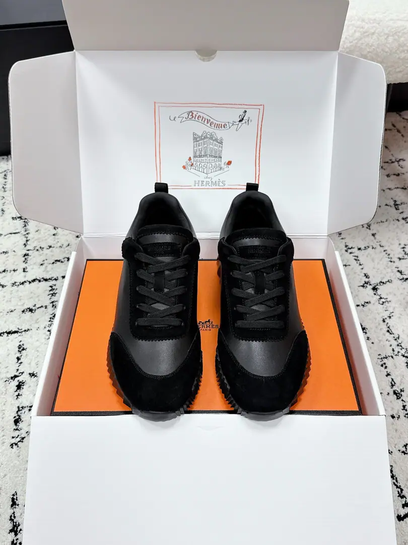 Aircraft box+20 #Requisition of couples Hermes I'm in love with you, Max. 26/ Bouncing Couples. Sports Leisure shoes. Original procurement development Original version one to one. Good stuff is not afraid of late.💗 ❤️Welcome to the comparison of quality material details.🆚 The most comfortable shoes in love with horses., No, I don't.1⃣️, It's a nice, light foot., You don't get tired of shopping.👍Bullskins.+Wire Nice touch., She's beautiful and she's got a lot of clothes., It's light and comfortable. It's so light. Sports and leisure are the two things. Step on it.💩That's great.！ ✔️Fabulous.: Original customized imports of cattle skin/Cow-feat. ✔️Uchi.: The imported inlet was for silk and sheep. ✔️Otsumi!: AdoptionIP+TPU(Multi-colour Letters)German technology exposure machine seamlessly combined ✔️Size: #35-46(Women40.41Men45.46Do it.)