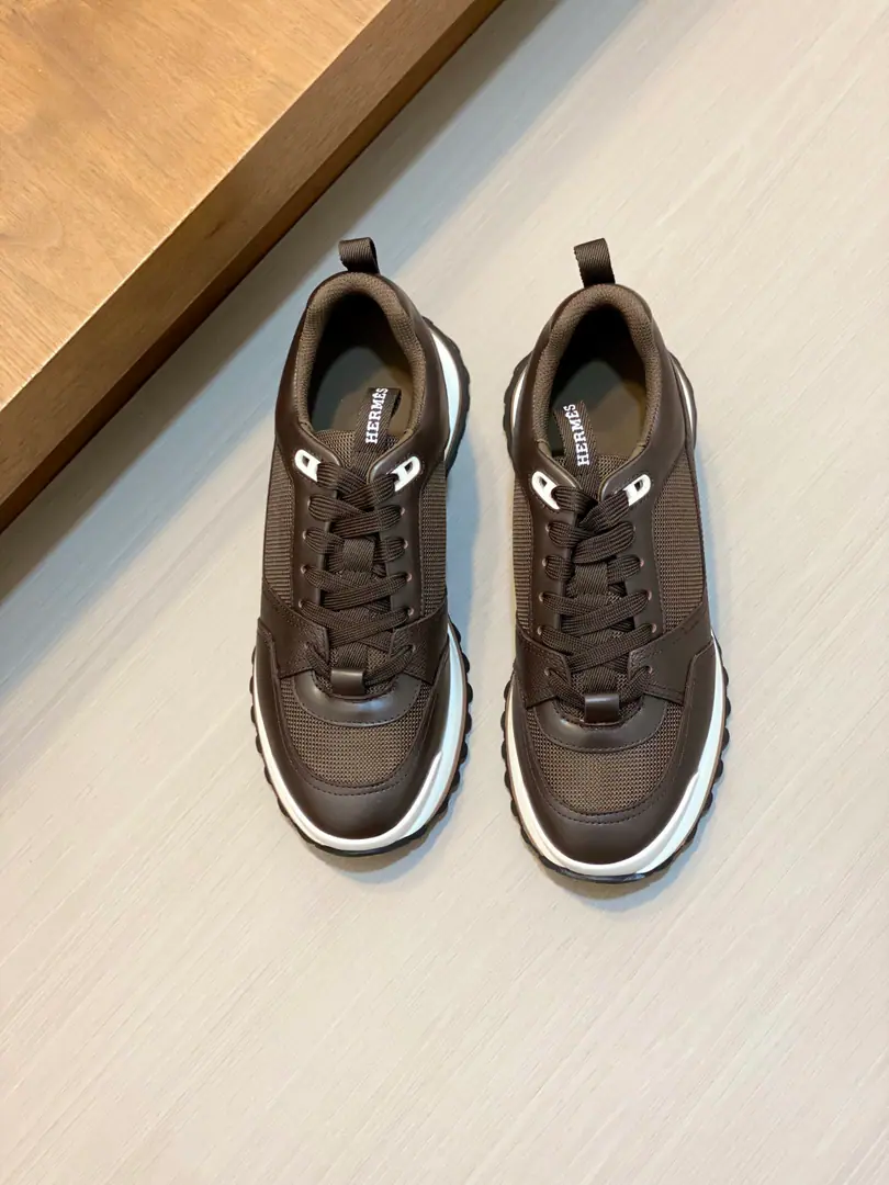 Hermes/I love the shoes of the horses.LeaderSports shoes The raw materials of the Russians., Original purchase1:1Development, Market top version, Support comparison This sneaker uses a fury of cow leather., Skins and pony leathers to the shoes., The skin of the cow is lined with a stamped logo, and the foot of the cow is set., Combination of the colored layerTPUOtsumi!, Inspire natural coloursVstripes, Slipperproof grinding.. The shoe tongue and the back heel were weaved., A simple style of fashion, It's easy to build a 100-packed fashion style., The upper foot is comfortable.！Dustproof bag with original box！ Size: 39-40-41-42-43-44（45.46Make a reservation.）