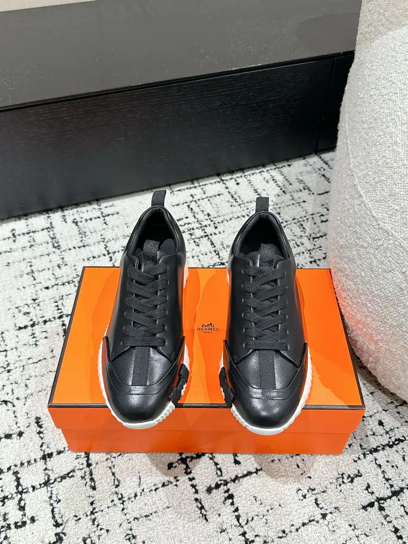 #Top Version Couple money. Hermes I'm in love with you, Max. 24/ fe new arrival~ Autumn and winter money. Bouncing Couples.👫Sports Leisure shoes. The most comfortable shoes in love with horses., No, I don't.1⃣️, It's a nice, light foot., You don't get tired of shopping.👍 Bullskins.+Wire Nice touch., She's beautiful and she's got a lot of clothes., It's light and comfortable. It's so light. Sports and leisure are the two things. Step on it.💩That's great.！ ✔️Fabulous.:Imported cattle skin ✔️Uchi.:The imported inlet was for silk and sheep. ✔️Otsumi!:AdoptionIP+TPU(Multi-colour Letters)German technology exposure machine seamlessly combined ✔️Size:#35-46(Women40.41Men45.46Do it.) 🎁Top class. Synchronize full packaging
