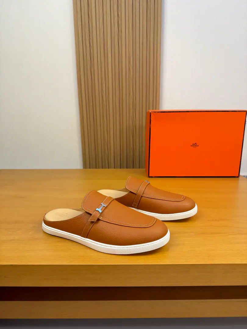 【 HERMES】I'm in love with you, Max. High-end quality Original List·I'm gonna take a little bit of a slipper. Shoe.: Original🔝Skin of a stale calf., Shoe Dan..Brand metal buttons and cross-arms decoration Uchi.: Water-tied cow skin. Otsumi!: Ultra Light OriginalTPR.Rubber. Form Super-high-quality control.·- I'm doing a little work.: Highlight(High-end·- How expensive.·Slot) Size: 39-44（38.45.46.Make a reservation.)·H0231