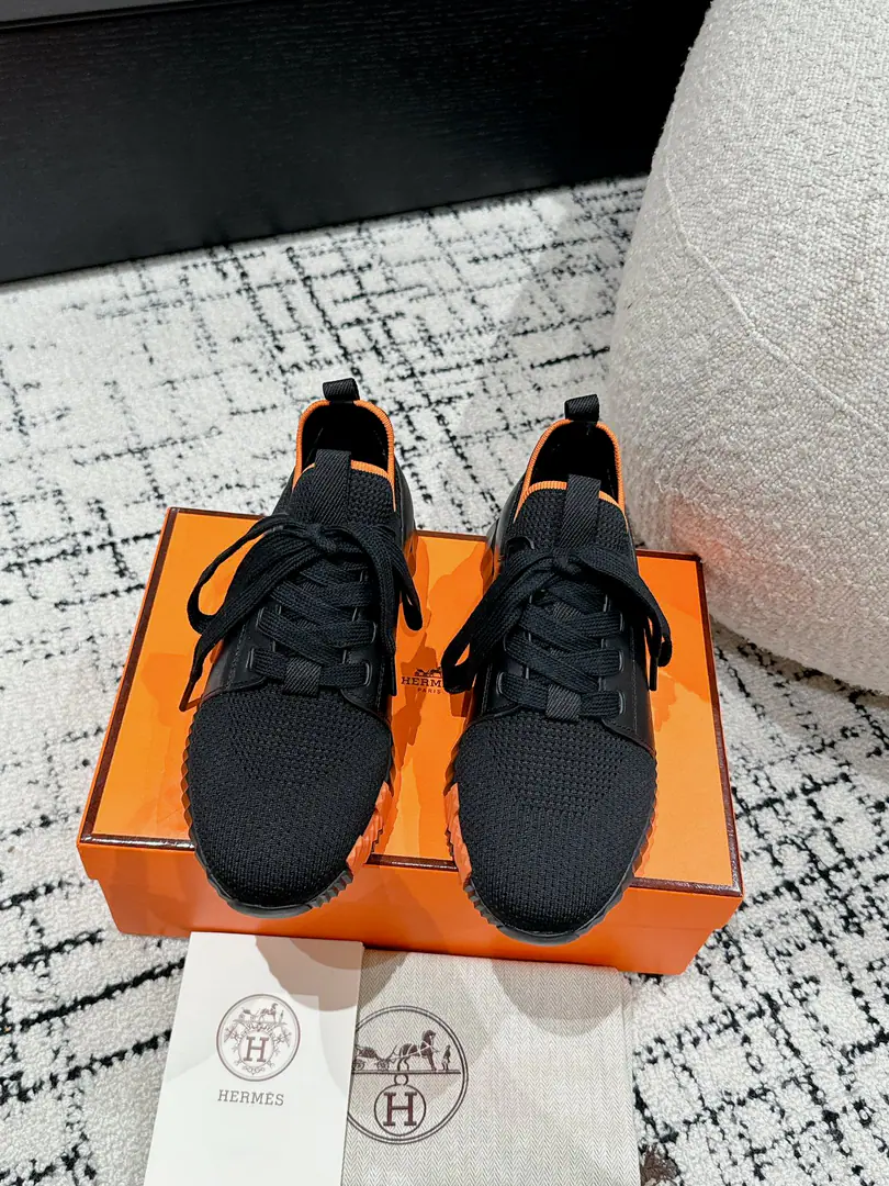 ¥Men+10 #Top Version Couple money. Hermes I'm in love with you, Max. 24/ fe new arrival~ Autumn and winter money. Bouncing Couples.👫Sports Leisure shoes. The most comfortable shoes in love with horses., No, I don't.1⃣️, It's a nice, light foot., You don't get tired of shopping.👍 Bullskins.+Wire Nice touch., She's beautiful and she's got a lot of clothes., It's light and comfortable. It's so light. Sports and leisure are the two things. Step on it.💩That's great.！ ✔️Fabulous.:Imported cattle skin+Wire ✔️Uchi.:The imported inlet was for silk and sheep. ✔️Otsumi!:AdoptionIP+TPU(Multi-colour Letters)German technology exposure machine seamlessly combined ✔️Size:#35-46(Women40.41Men45.46Do it.) 🎁Top class. Synchronize full packaging