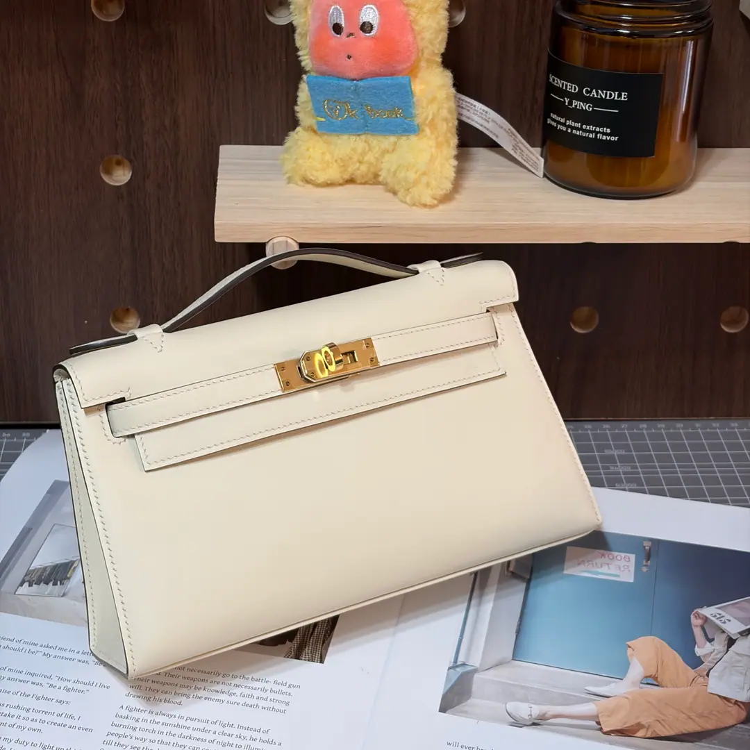 Mini-Kali generation., Cream white., French import of original cow skins, Gold button., Advanced full manual custom‼️ A hand-made nail., - I'll make you a piece of gold., Fine steel plating18k- It's a hardware. 🐎