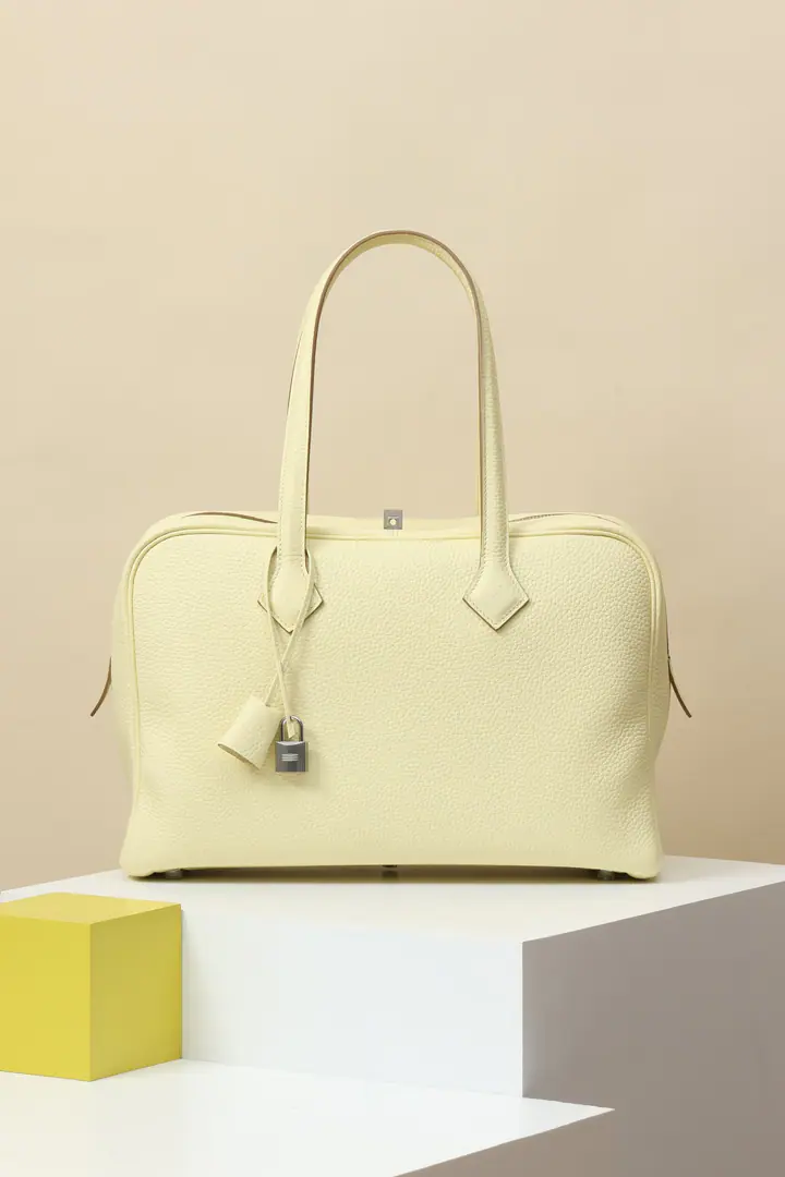 🇨🇳Model: VR35 Colours: I9Milton Wong. Dimensions: Long35.5x Deep22.5xKuan17cm TCBig Bull's skin is a bag of old times' handbags. The zipper can be pulled to both sides. - You can carry it with your hand or shoulder. Made in France Metals.: - Pump.