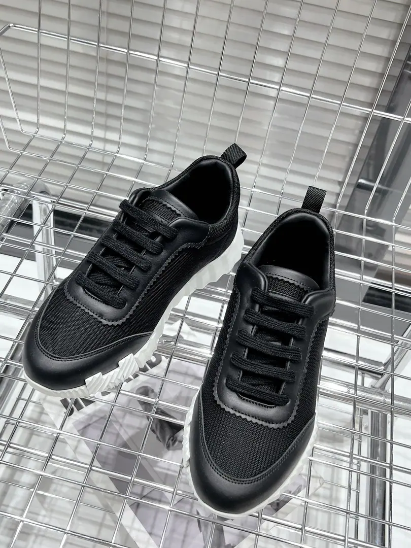 Top Version🆚 【Hermes 】22 fe new arrival~Autumn and winter money. Bouncing Couples.👫Sports shoes The most comfortable shoes in love with horses., No, I don't.1⃣️, It's a nice, light foot., You don't get tired of shopping.👍 The whole thing. The hand feels good., She's beautiful and she's got a lot of clothes., It's light and comfortable. It's so light. Sports and leisure are the two things. Step on it.💩That's great.！ 30+The match between the sexes..You can choose whatever you want., There's always something you want.~ ✔️Fabulous.:The Queen of the High-Silenced Lamb.+Original single-blue sheet ✔️Uchi.:The imported inlet was for silk and sheep. ✔️Otsumi!:AdoptionIP+TPU(Multi-colour Letters)German technology exposure machine seamlessly combined ✔️Codes:Women35-41Men38-46 🎁Top class. Synchronize full packaging