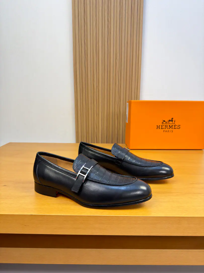 【 HERMES】I'm in love with you, Max. High-end quality Original List·- It's a leather shoe. Shoe.: 🔝Napa Skin., Shoe Dan..Stone-tied car suture process, Brand metal buttons and cross-arms decoration Uchi.: Water-tied cow skin. Otsumi!: It's so light.TPR·Rubber. Combining is a big-ass skin. Super-high-quality control.·- I'm doing a little work.: Highlight(High-end·- How expensive.·Slot) Size: 39-44（38, 45, 46, Make a reservation.)·H0230