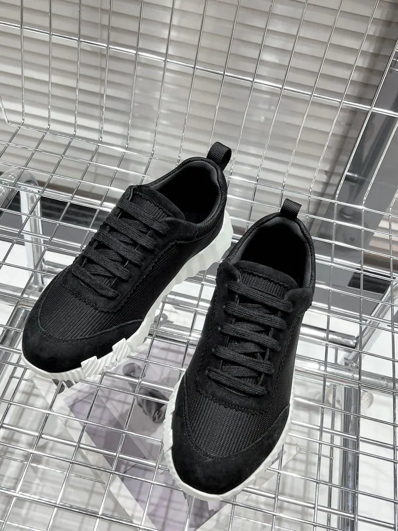 Top Version🆚 【Hermes 】22 fe new arrival~Autumn and winter money. Bouncing Couples.👫Sports shoes The most comfortable shoes in love with horses., No, I don't.1⃣️, It's a nice, light foot., You don't get tired of shopping.👍 The whole thing. The hand feels good., She's beautiful and she's got a lot of clothes., It's light and comfortable. It's so light. Sports and leisure are the two things. Step on it.💩That's great.！ 30+The match between the sexes..You can choose whatever you want., There's always something you want.~ ✔️Fabulous.:The Queen of the High-Silenced Lamb.+Original single-blue sheet ✔️Uchi.:The imported inlet was for silk and sheep. ✔️Otsumi!:AdoptionIP+TPU(Multi-colour Letters)German technology exposure machine seamlessly combined ✔️Codes:Women35-41Men38-46 🎁Top class. Synchronize full packaging