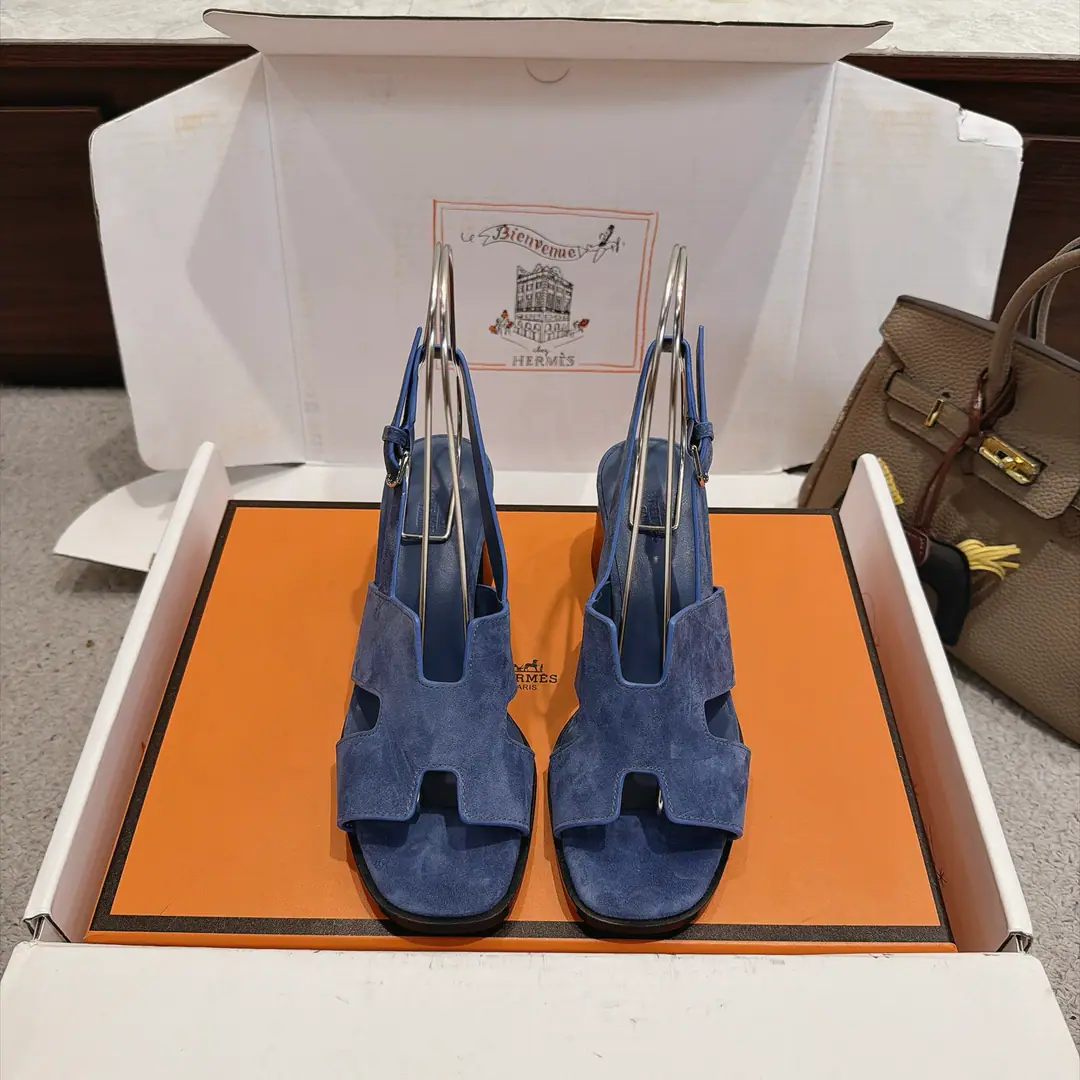 Get out of the factory. Hermes Helia 60Shoes Series ———————————Fashion is a lot more than a couple of days. It's super comfortable. Every detail is perfect. Original CustomiseNappaCowskin./I'm a sheep-skinner./Original private model heels. ▪️He's tall.: 6cm ▪️Otsumi!: The original is a very big one. ▪️SIZE: 35~41（40.41.Customize or not change）