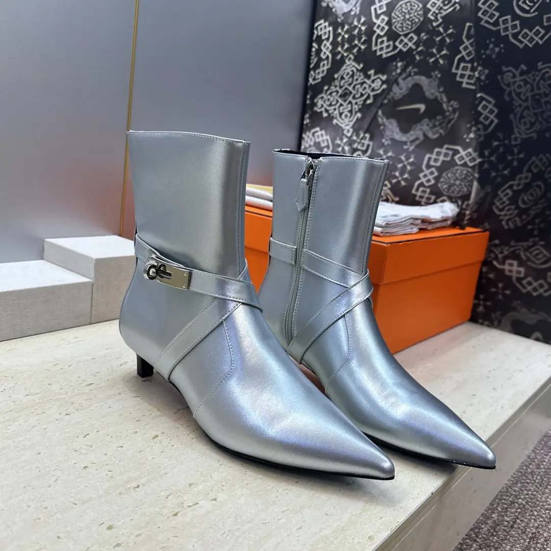 Plant prices HermesI'm in love with you, Max. 2026Autumn and winter money.Nice Crossing punk styleKellyAnd pull the naked female boots. HThe same letter as the star.logoChevalier boots with low and pointy heads. Material:I'll import a cow's skin on my shoe./Import sheep, skin.+In the skin of the watered cow.+Italy is a big-ass country. He's tall.:4CM Size: 35-39(34.40.41.42Custom without re-offer)