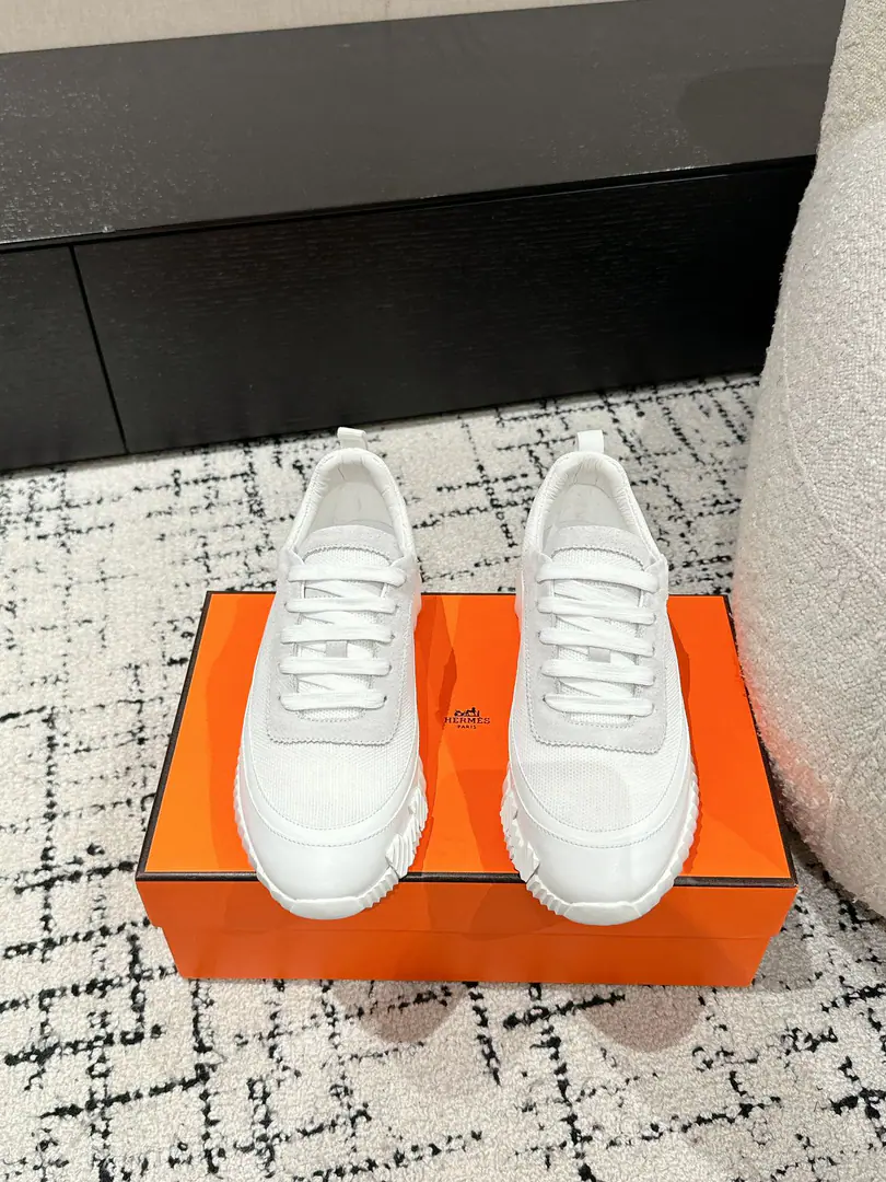 ¥ #Top Version Couple money. Hermes I'm in love with you, Max. 24/ fe new arrival~ Autumn and winter money. Bouncing Couples.👫Sports Leisure shoes. The most comfortable shoes in love with horses., No, I don't.1⃣️, It's a nice, light foot., You don't get tired of shopping.👍 Bullskins.+Wire Nice touch., She's beautiful and she's got a lot of clothes., It's light and comfortable. It's so light. Sports and leisure are the two things. Step on it.💩That's great.！ ✔️Fabulous.:Imported cattle skin+Wire ✔️Uchi.:The imported inlet was for silk and sheep. ✔️Otsumi!:AdoptionIP+TPU(Multi-colour Letters)German technology exposure machine seamlessly combined ✔️Size:#35-46(Women40.41Men45.46Do it.) 🎁Top class. Synchronize full packaging