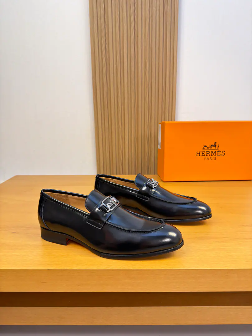 【 HERMES】I'm in love with you, Max. High-end quality Original List·- It's a leather shoe. Shoe.: 🔝Open the bouquet., Shoe Dan..Sewing process for the outer car, Brand metal buttons and cross-arms decoration Uchi.: Water-tied cow skin. Otsumi!: It's so light.TPR·Rubber. Combining is a big-ass skin. Super-high-quality control.·- I'm doing a little work.: Highlight(High-end·- How expensive.·Slot) Size: 39-44（38, 45, 46, Make a reservation.)·H0230