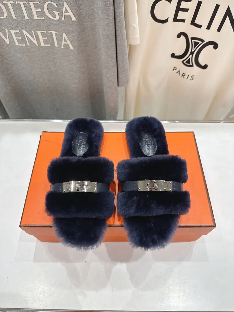 🏧𝗛𝗘𝗥𝗠𝗘𝗦ClassicHFurry slippers. The king blew it up.HTow You're a lazy man.‼️A classic short book.HModel Physical feet are really good., Slender white. Super-biggy lady slippers imported wool into Australia. The upper foot is so cozy.👍 Italian imports are so thick. Size: 35-42 [40.41.42Custom]