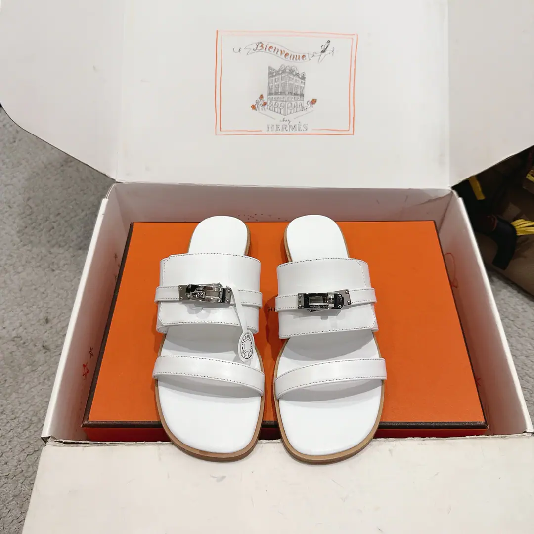Get out of the factory. Hermes I'm in love with you, Max. Nina Shoes Series———————————Fashion is a lot more than a couple of days. It's super comfortable. Every detail is perfect. OriginalswiftCowskin./- Oh, Pete. Original1:1A sole shoe./Pure steelkellyThe hardware button./The original private model is a big one. ▪️SIZE: 35~41（40.41.42.Customize or not change）
