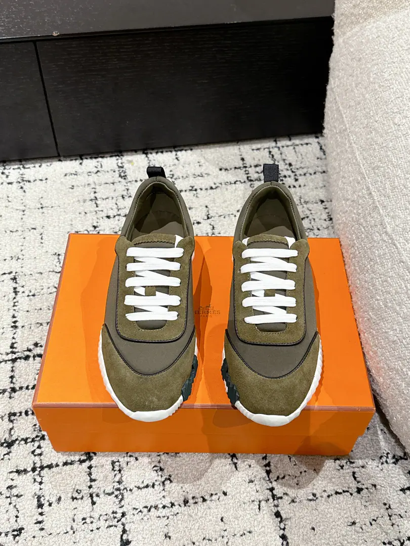 ¥ #Top Version Couple money. Hermes I'm in love with you, Max. 25/ Spring new money Bouncing Couples.👫Sports Leisure shoes. The most comfortable shoes in love with horses., No, I don't.1⃣️, It's a nice, light foot., You don't get tired of shopping.👍 Bullskins.+Wire Nice touch., She's beautiful and she's got a lot of clothes., It's light and comfortable. It's so light. Sports and leisure are the two things. Step on it.💩That's great.！ ✔️Fabulous.:Imported cattle skin+Wire ✔️Uchi.:The imported inlet was for silk and sheep. ✔️Otsumi!:AdoptionIP+TPU(Multi-colour Letters)Bottom ✔️Size:#35-46(Women40.41Men45.46Do it.) 🎁Top class. Synchronize full packaging