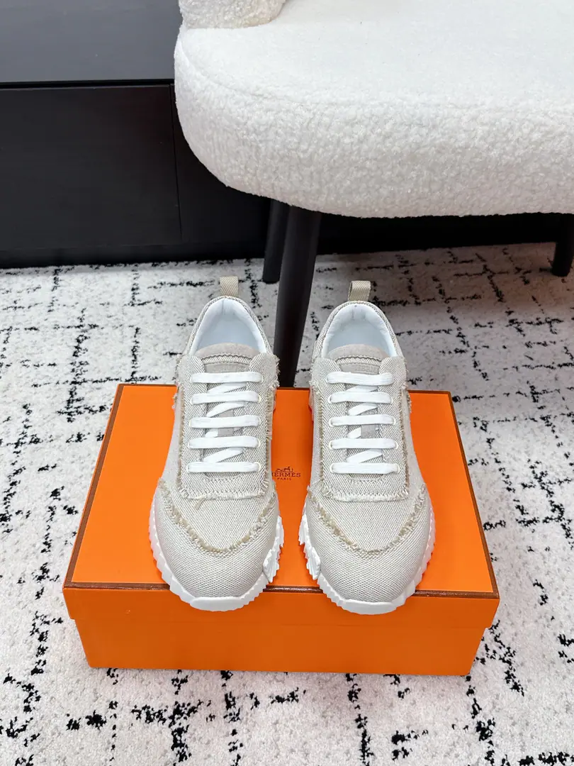#Top Version Couple money. Hermes I'm in love with you, Max. 26/ Bouncing Couples. Sports Leisure shoes. The most comfortable shoes in love with horses., No, I don't.1⃣️, It's a nice, light foot., You don't get tired of shopping.👍Bullskins.+Wire Nice touch., She's beautiful and she's got a lot of clothes., It's light and comfortable. It's so light. Sports and leisure are the two things. Step on it.💩That's great.！ ✔️Fabulous.: Imported cattle skin/Cow-feat. ✔️Uchi.: The imported inlet was for silk and sheep. ✔️Otsumi!: AdoptionIP+TPU(Multi-colour Letters)German technology exposure machine seamlessly combined ✔️Size: #35-46(Women40.41Men45.46Do it.)