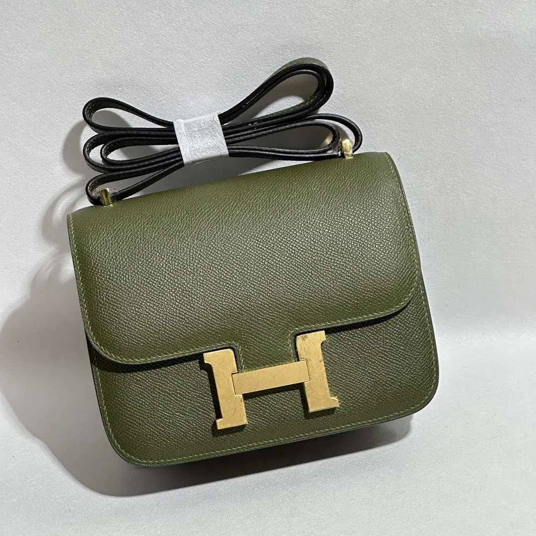 Constance 19#The jungle is green. Gold button. FranceHaasOriginal plantEpsomPee.🐂 The inside sheep.🐑Hand-sew waxes are all hand-made.🪡 All steel hardware. Current