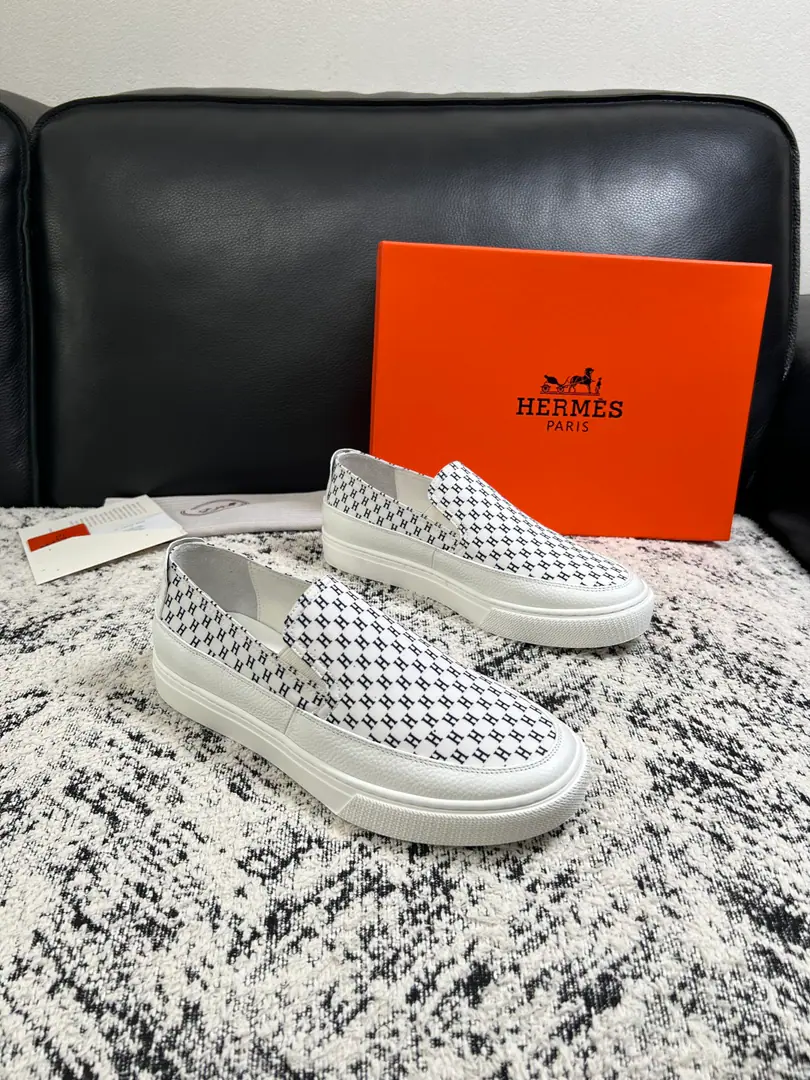 Hermes High Quality Top-level craft I'm in love with you, Max. The counter is being synchronized with the original distribution configuration., Italian imports of original cow-coloured flour, High-quality integration process, All imported water- dyeed cattle stubs., Shoes under the sole.: The original factory is super comfortable with the original base., The original factory and the single. Codes 39-44（ Make a reservation. 38 45 ）