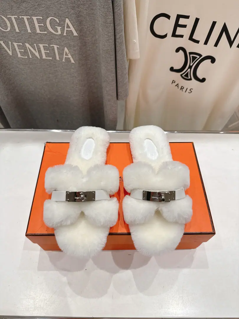 🏧𝗛𝗘𝗥𝗠𝗘𝗦ClassicHFurry slippers. The king blew it up.HTow You're a lazy man.‼️A classic short book.HModel Physical feet are really good., Slender white. Super-biggy lady slippers imported wool into Australia. The upper foot is so cozy.👍 Italian imports are so thick. Size: 35-42 [40.41.42Custom]