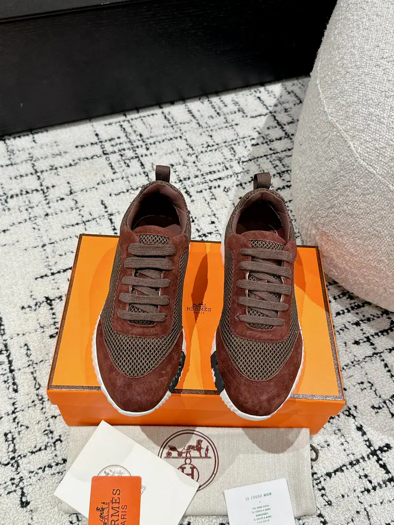 #Top Version Couple money. Hermes I'm in love with you, Max. 24/ fe new arrival~ Autumn and winter money. Bouncing Couples.👫Sports Leisure shoes. The most comfortable shoes in love with horses., No, I don't.1⃣️, It's a nice, light foot., You don't get tired of shopping.👍 Bullskins.+Wire Nice touch., She's beautiful and she's got a lot of clothes., It's light and comfortable. It's so light. Sports and leisure are the two things. Step on it.💩That's great.！ ✔️Fabulous.:Imported cattle skin+Wire ✔️Uchi.:The imported inlet was for silk and sheep. ✔️Otsumi!:AdoptionIP+TPU(Multi-colour Letters)German technology exposure machine seamlessly combined ✔️Size:#35-46(Women40.41Men45.46Do it.) 🎁Top class. Synchronize full packaging