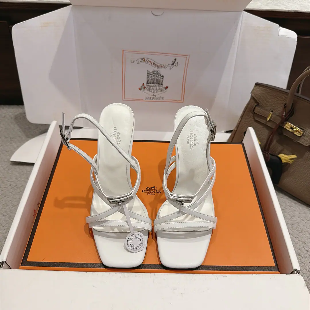 【10.5cmGroup Chart】Get out of the factory. Hermes I'm in love with you, Max. Muse High heels.———————————Fashion is a lot more than a couple of days. Combining brand-new steelKellyBlock It's super comfortable. Every detail is perfect. Cotted with color-teletoned, pure shoe buttons Design is simple and fluid. ♪ Make fashion so soft ♪ Original calf skin original1:1A sole-model shoe heel./The original is really a big one. ▪️He's tall.:10.5cm 7cm 4cm Three and three. ▪️SIZE: 34-43（34.40.41.42.43Customize or not change）