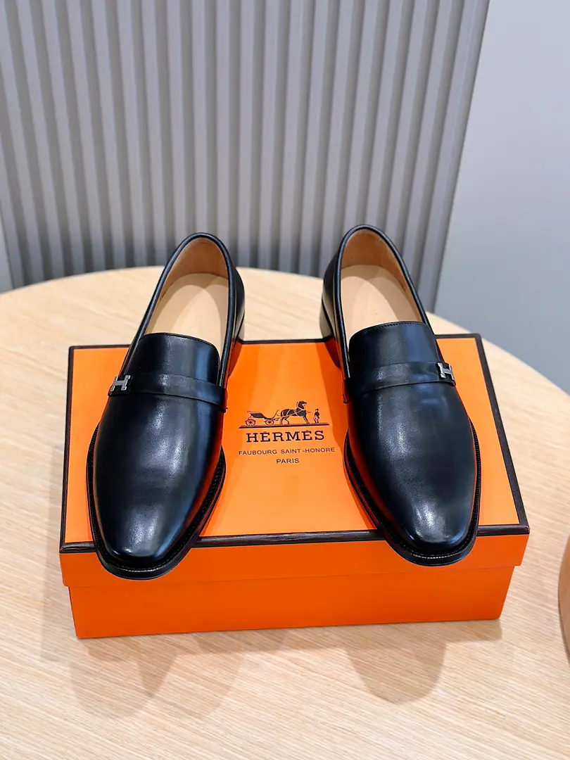 HermésI love horses.－That's a big one. A gentleman of grace., A pure handmade softness and a beautiful color.！Let's get these shoes., Take you back to the classics.. Imported cattle and shoes.＋In the cow's skin.＋That's a big one. Size:39-44(38.45Make a reservation.）