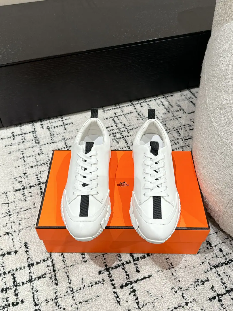 #Top Version Couple money. Hermes I'm in love with you, Max. 24/ fe new arrival~ Autumn and winter money. Bouncing Couples.👫Sports Leisure shoes. The most comfortable shoes in love with horses., No, I don't.1⃣️, It's a nice, light foot., You don't get tired of shopping.👍 Bullskins.+Wire Nice touch., She's beautiful and she's got a lot of clothes., It's light and comfortable. It's so light. Sports and leisure are the two things. Step on it.💩That's great.！ ✔️Fabulous.:Imported cattle skin ✔️Uchi.:The imported inlet was for silk and sheep. ✔️Otsumi!:AdoptionIP+TPU(Multi-colour Letters)German technology exposure machine seamlessly combined ✔️Size:#35-46(Women40.41Men45.46Do it.) 🎁Top class. Synchronize full packaging