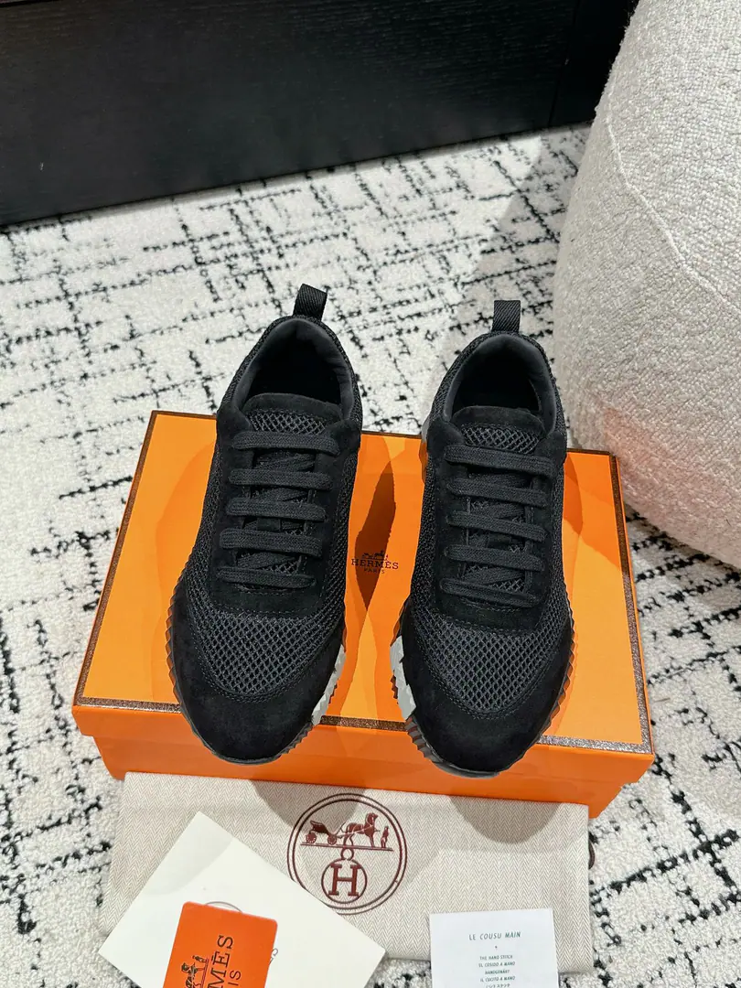 #Top Version Couple money. Hermes I'm in love with you, Max. 24/ fe new arrival~ Autumn and winter money. Bouncing Couples.👫Sports Leisure shoes. The most comfortable shoes in love with horses., No, I don't.1⃣️, It's a nice, light foot., You don't get tired of shopping.👍 Bullskins.+Wire Nice touch., She's beautiful and she's got a lot of clothes., It's light and comfortable. It's so light. Sports and leisure are the two things. Step on it.💩That's great.！ ✔️Fabulous.:Imported cattle skin+Wire ✔️Uchi.:The imported inlet was for silk and sheep. ✔️Otsumi!:AdoptionIP+TPU(Multi-colour Letters)German technology exposure machine seamlessly combined ✔️Size:#35-46(Women40.41Men45.46Do it.) 🎁Top class. Synchronize full packaging