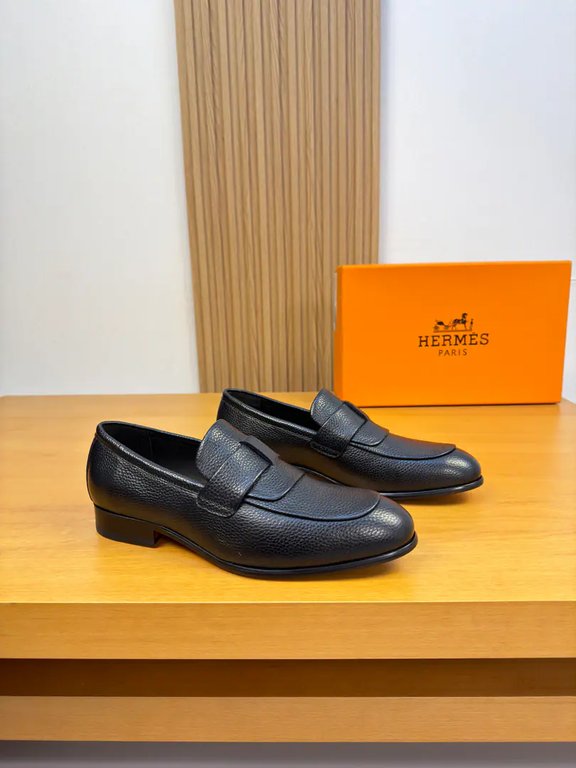 【 HERMES】I'm in love with you, Max. High-end quality Original List·- It's a leather shoe. Shoe.: 🔝Skin of a stale calf., Shoe Dan..Clinking process, Brand-loading decorations Uchi.: Water-tied cow skin. Otsumi!: It's so light.TPR·Rubber. Combining is a big-ass skin. Super-high-quality control.·- I'm doing a little work.: Highlight(High-end·- How expensive.·Slot) Size: 39-44（38, 45, 46, Make a reservation.)·H0230