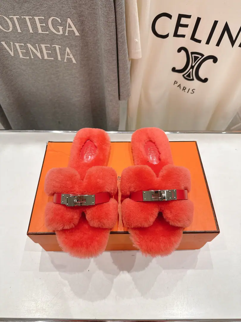 🏧𝗛𝗘𝗥𝗠𝗘𝗦ClassicHFurry slippers. The king blew it up.HTow You're a lazy man.‼️A classic short book.HModel Physical feet are really good., Slender white. Super-biggy lady slippers imported wool into Australia. The upper foot is so cozy.👍 Italian imports are so thick. Size: 35-42 [40.41.42Custom]