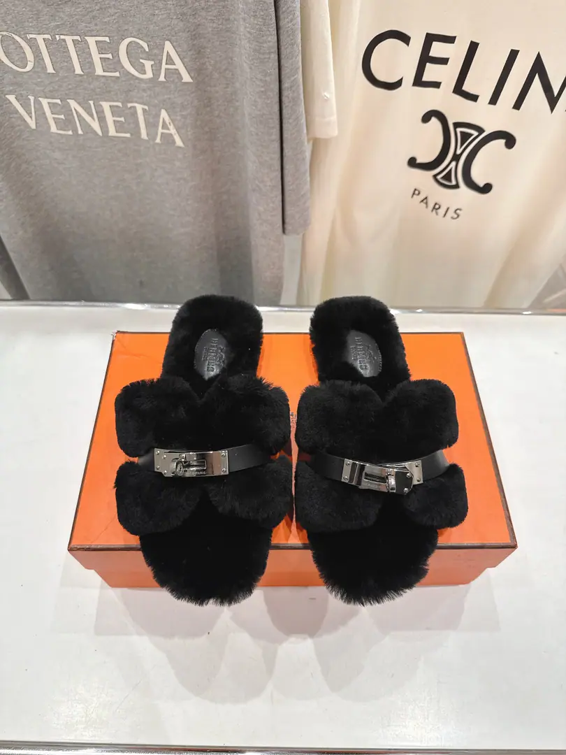 🏧𝗛𝗘𝗥𝗠𝗘𝗦ClassicHFurry slippers. The king blew it up.HTow You're a lazy man.‼️A classic short book.HModel Physical feet are really good., Slender white. Super-biggy lady slippers imported wool into Australia. The upper foot is so cozy.👍 Italian imports are so thick. Size: 35-42 [40.41.42Custom]