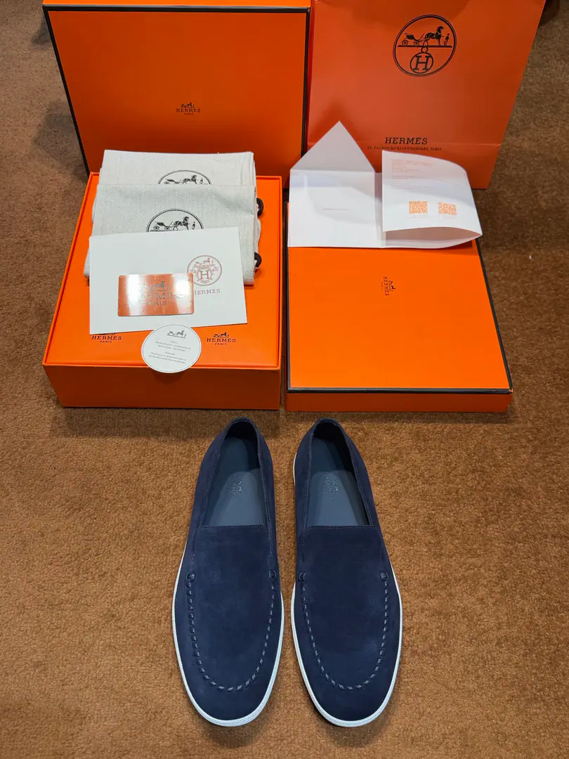 Hermes bouningMen's sneakers.-The bottom of the cow's skin. Original purchase, 1: 1Repeat, That's what you're after. Pipskin and cow-skins.. 😍😍😍 Light Shoe Bottom Decoration Smatch, Make a hundred fashion styles.. ❤️ White rubber soles. Black rubber mooring on front end, Rear-end hurricane ash rubber mooring Hurricane Grey Lamb's inner and inner skin👏👏👏 Size:39-44（38.45.46Do it.） Full package📦
