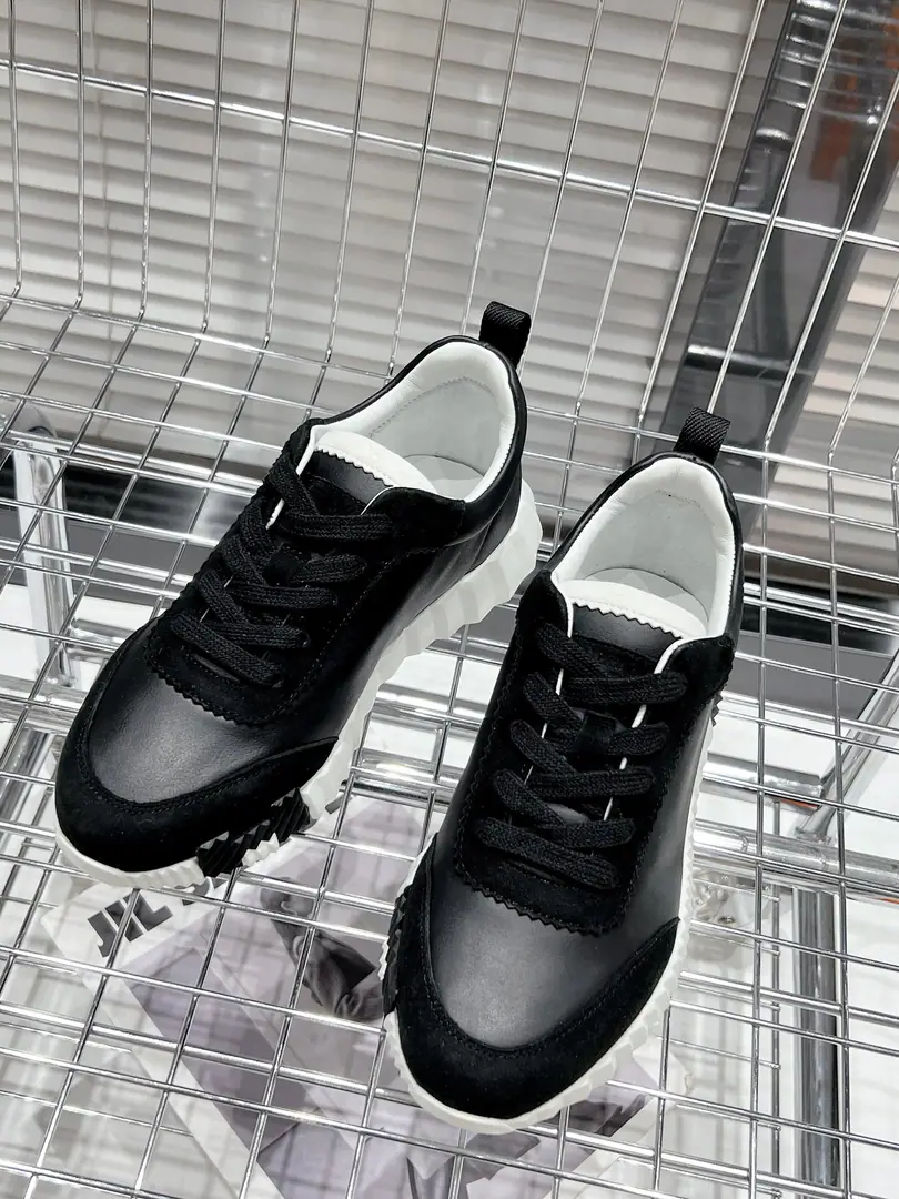 Top Version🆚 【Hermes 】22 fe new arrival~Autumn and winter money. Bouncing Couples.👫Sports shoes The most comfortable shoes in love with horses., No, I don't.1⃣️, It's a nice, light foot., You don't get tired of shopping.👍 The whole thing. The hand feels good., She's beautiful and she's got a lot of clothes., It's light and comfortable. It's so light. Sports and leisure are the two things. Step on it.💩That's great.！ 30+The match between the sexes..You can choose whatever you want., There's always something you want.~ ✔️Fabulous.:The Queen of the High-Silenced Lamb.+Original single-blue sheet ✔️Uchi.:The imported inlet was for silk and sheep. ✔️Otsumi!:AdoptionIP+TPU(Multi-colour Letters)German technology exposure machine seamlessly combined ✔️Codes:Women35-41Men38-46 🎁Top class. Synchronize full packaging