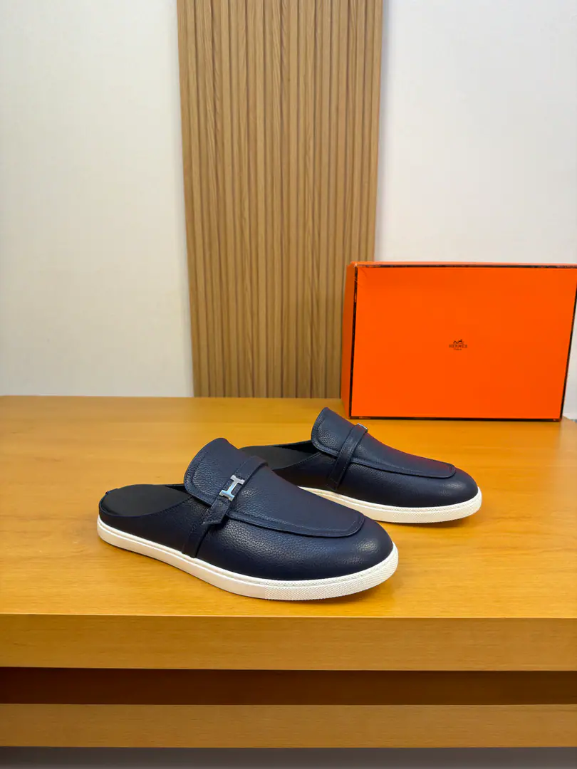 【 HERMES】I'm in love with you, Max. High-end quality Original List·I'm gonna take a little bit of a slipper. Shoe.: Original🔝Skin of a stale calf., Shoe Dan..Brand metal buttons and cross-arms decoration Uchi.: Water-tied cow skin. Otsumi!: Ultra Light OriginalTPR.Rubber. Form Super-high-quality control.·- I'm doing a little work.: Highlight(High-end·- How expensive.·Slot) Size: 39-44（38.45.46.Make a reservation.)·H0231