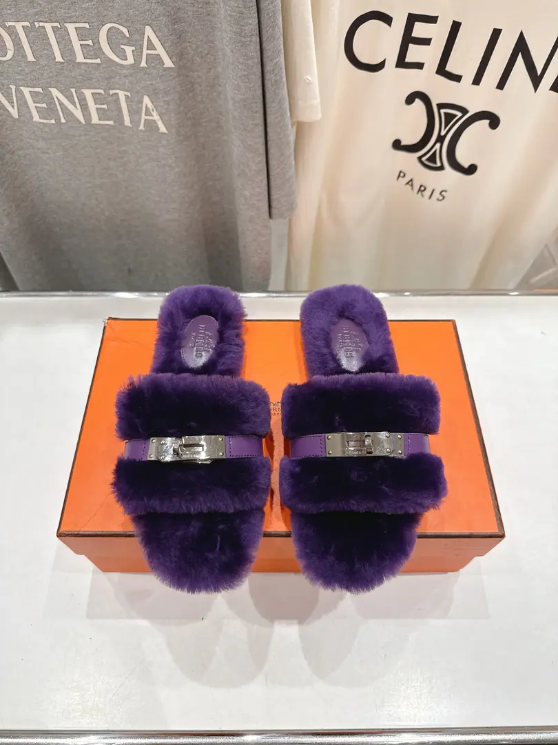 🏧𝗛𝗘𝗥𝗠𝗘𝗦ClassicHFurry slippers. The king blew it up.HTow You're a lazy man.‼️A classic short book.HModel Physical feet are really good., Slender white. Super-biggy lady slippers imported wool into Australia. The upper foot is so cozy.👍 Italian imports are so thick. Size: 35-42 [40.41.42Custom]